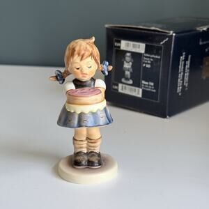 M.I. HUMMEL (HUM 541) “SWEET AS CAN BE” CLUB EDITION W/ HAPPY BIRTHDAY SCAPE T34